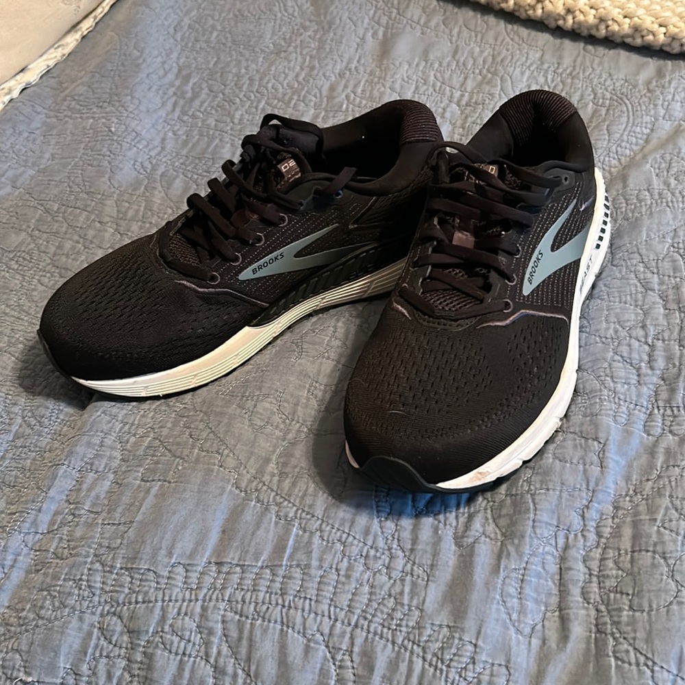 Mens brooks beast size 10